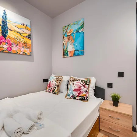 Flats With Style Apartment *